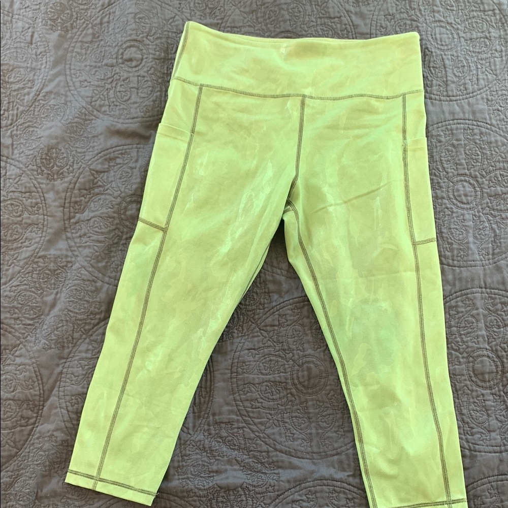 Zyia Green Capri Leggings